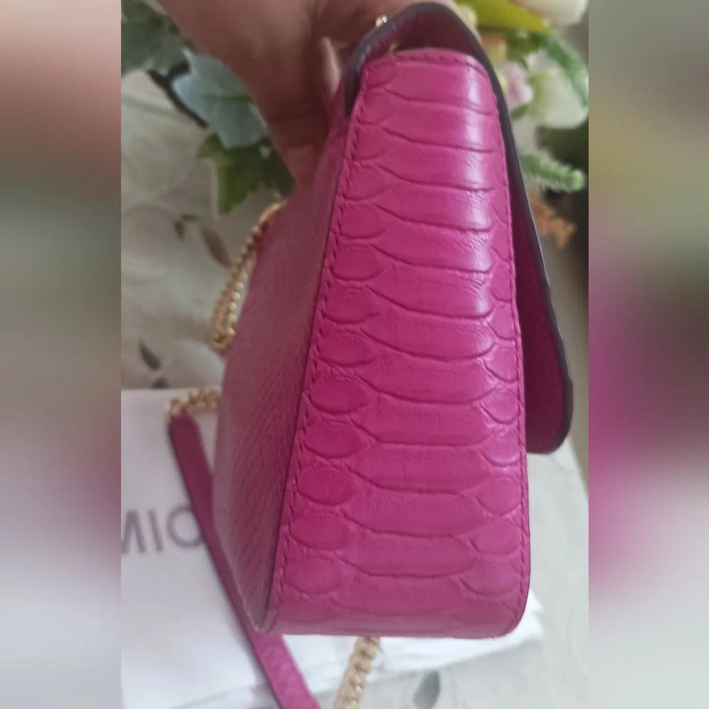 Authentic Michael Kors Tina Medium Shoulder Bag in Fuchsia - Picture 13 of 16